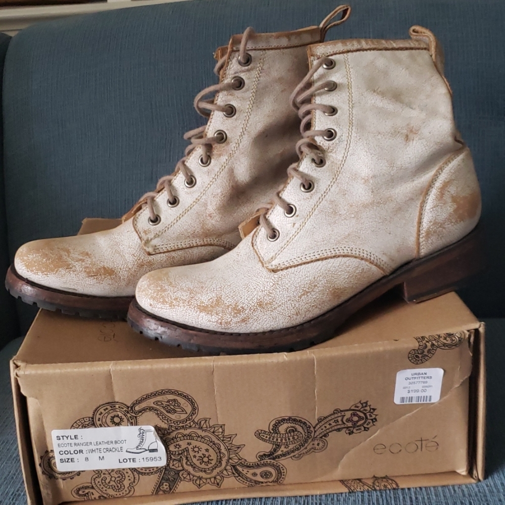 NWOT. Urban Outfitters Ecote boots